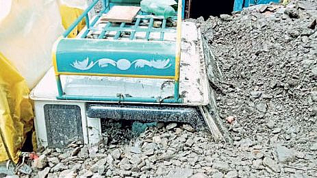 Cloudburst in Himachal two died Shops were washed away damage vehicle