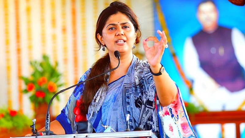 pankaja munde participate in bus bai bus show on zee marathi she talks about maharashtra politics
