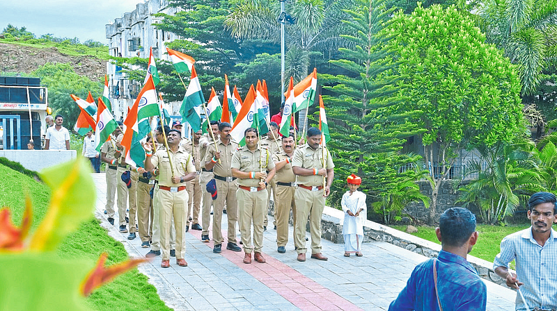 भिगवण पोलिस ठाण्याभोवती विद्युत रोषणाई
