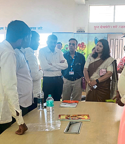 On the occasion of the visit, Saili Palkhedkar, Mr. Golait, Ashlesha Bua, Milind Babar, Pallavi Ghule, Sameera Yewle etc