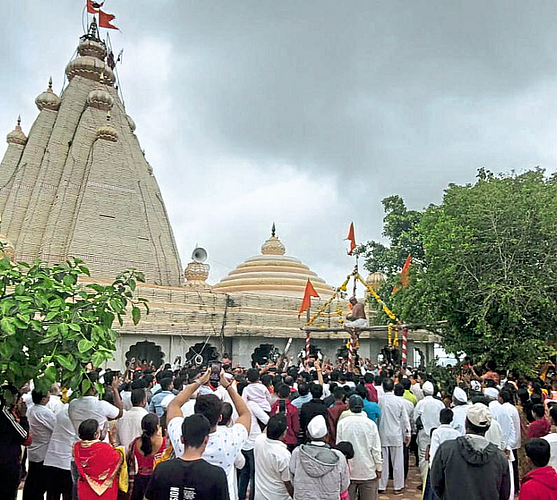 ‘गोविंदा रे, गोपाळा’चा
कानिफनाथ गडावर जयघोष