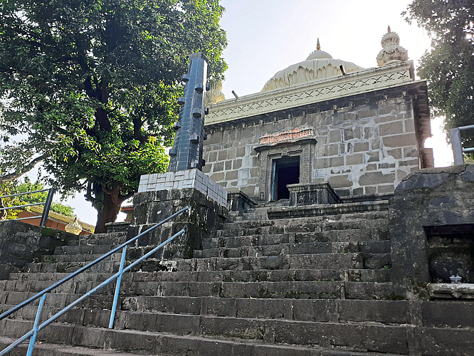 उत्कृष्ट शिल्पकला असलेले गुळसुंदेचे श्री सिद्धेश्वरी मंदिर