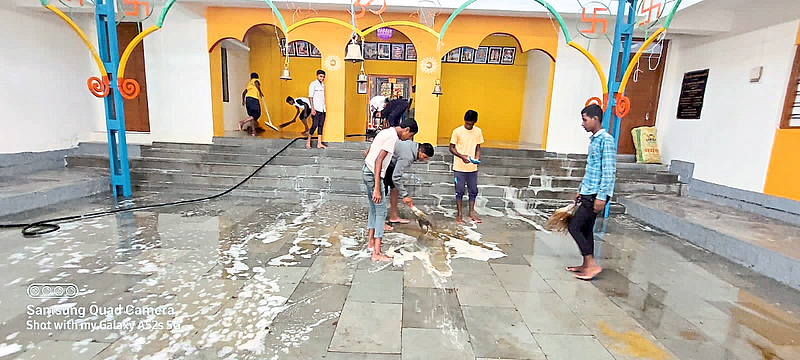 दानोळी हायस्कूलच्या विद्यार्थ्यांकडून गावातील सर्व मंदीरांची स्वच्छता
