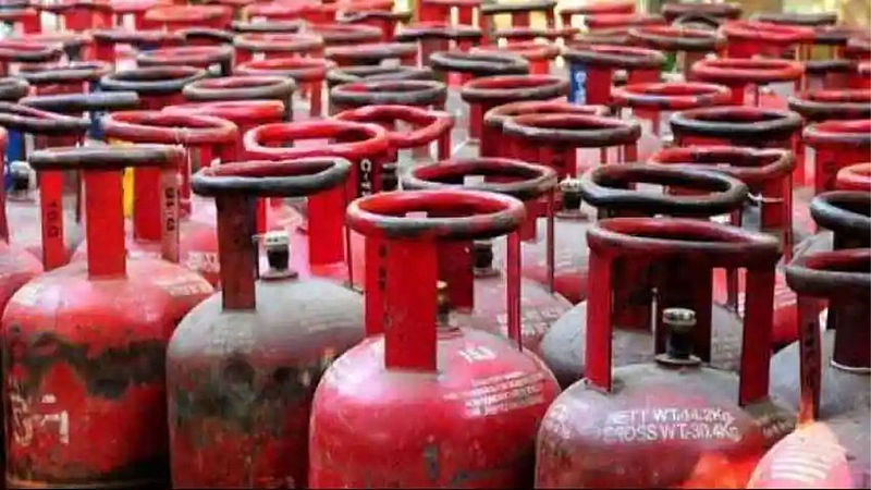 LPG: दिलासादायक! गॅस सिलिंडरच्या दरात मोठी कपात; जाणून घ्या नवे दर
