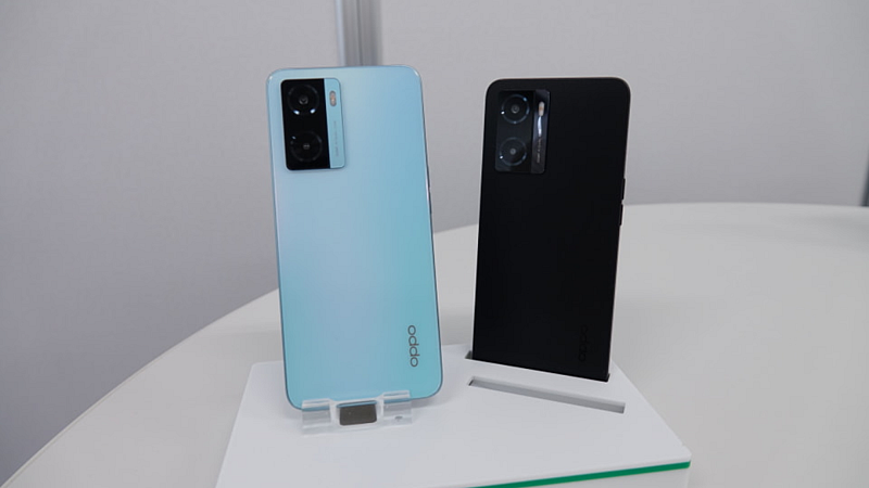 oppo a77s and oppo a17 available for sale in offline retail store check price features