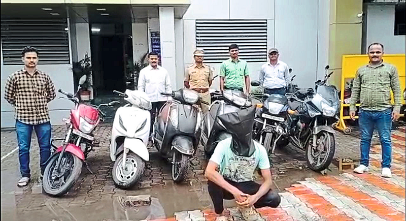 Suspects of stealing two-wheelers from the city area and confiscated two-wheelers.