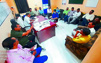 Jalgaon: Officials of the committee present in the station advisory committee meeting.