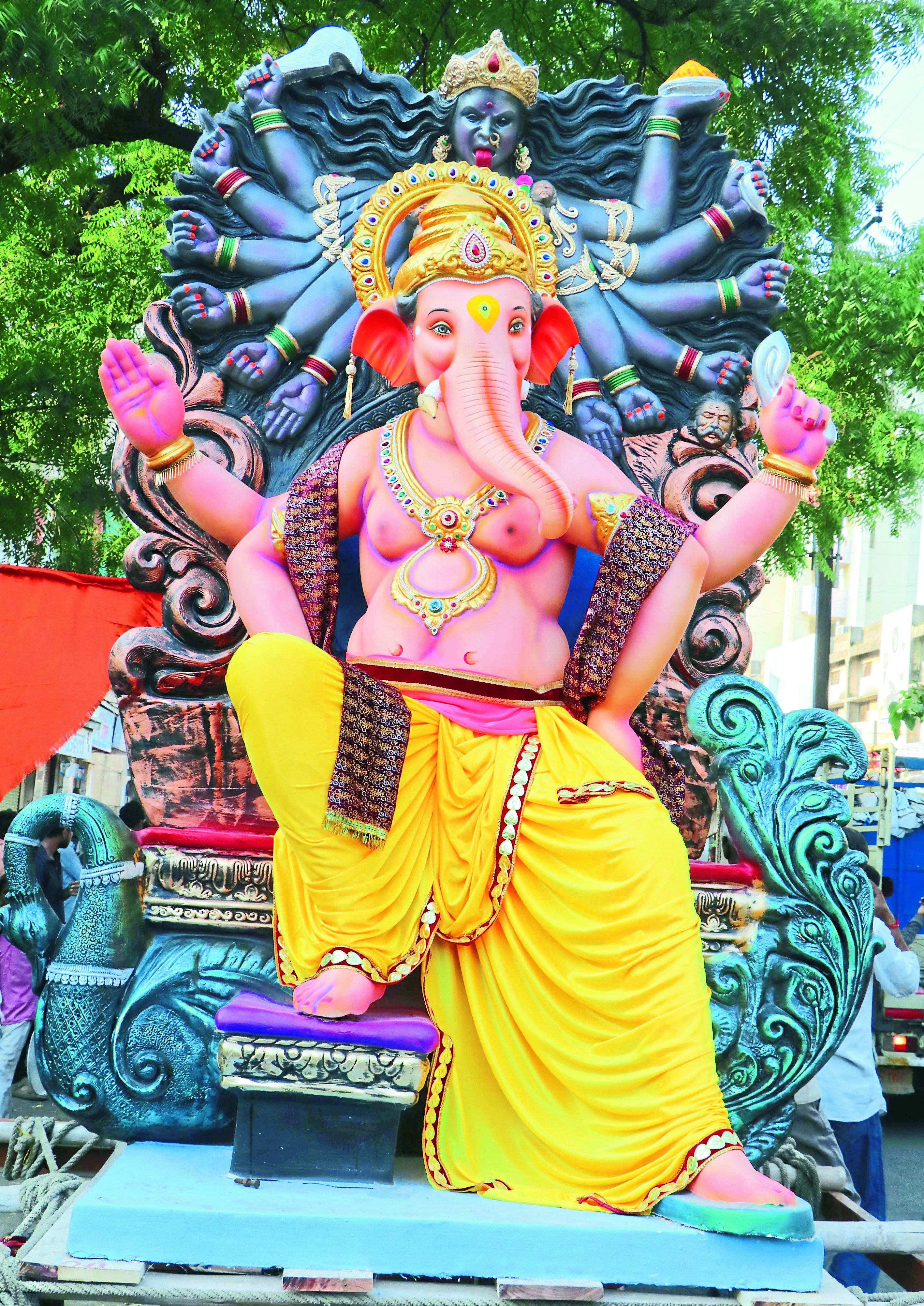 अमरचौक मित्र मंडळाची विलोभनीय मूर्ती.