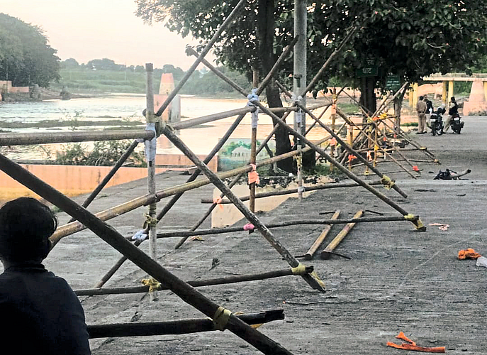 Construction of idol collection center