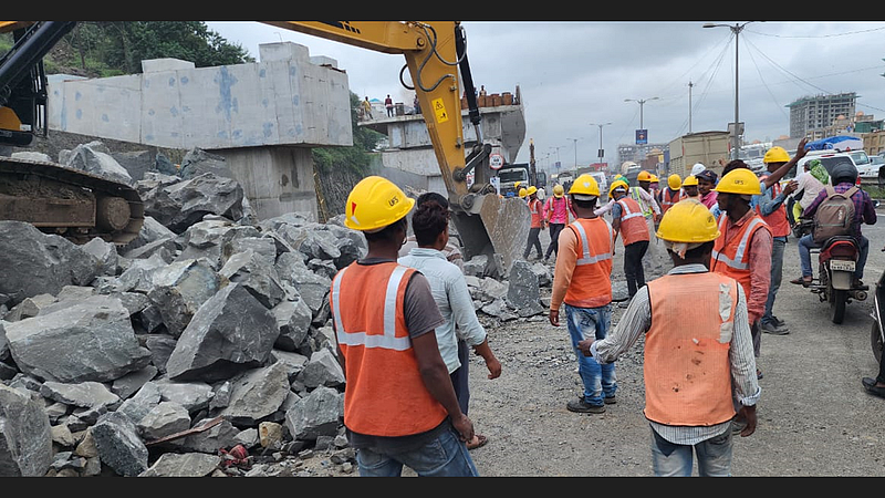 two-hour block on Mumbai-Bangalore chadani chowk Traffic transport closed pimpri
