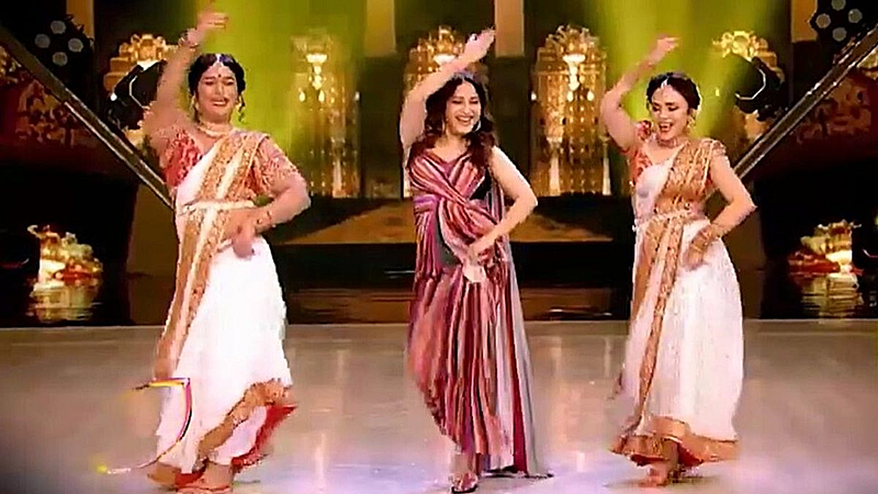 Jhalak Dikhhla Jaa 10: Madhuri Dixit, Amruta Khanvilkar dance to Dola Re Dola, Karan Johar calls it 'best moment'