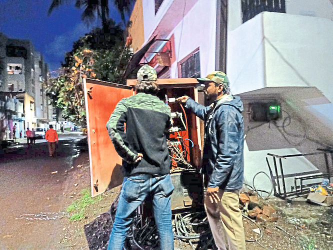 Fault finding work going on in rains at Sadichhanagar