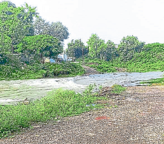 The plight of the road leading to the cemetery.