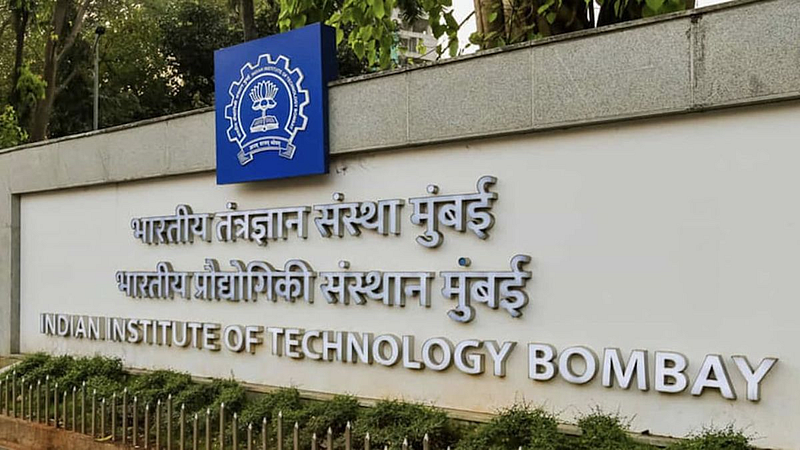 धक्कादायक ! चंदीगडनंतर IIT मुंबईत विद्यार्थिनीचा अश्लिल व्हिडिओ, कर्मचाऱ्याला अटक