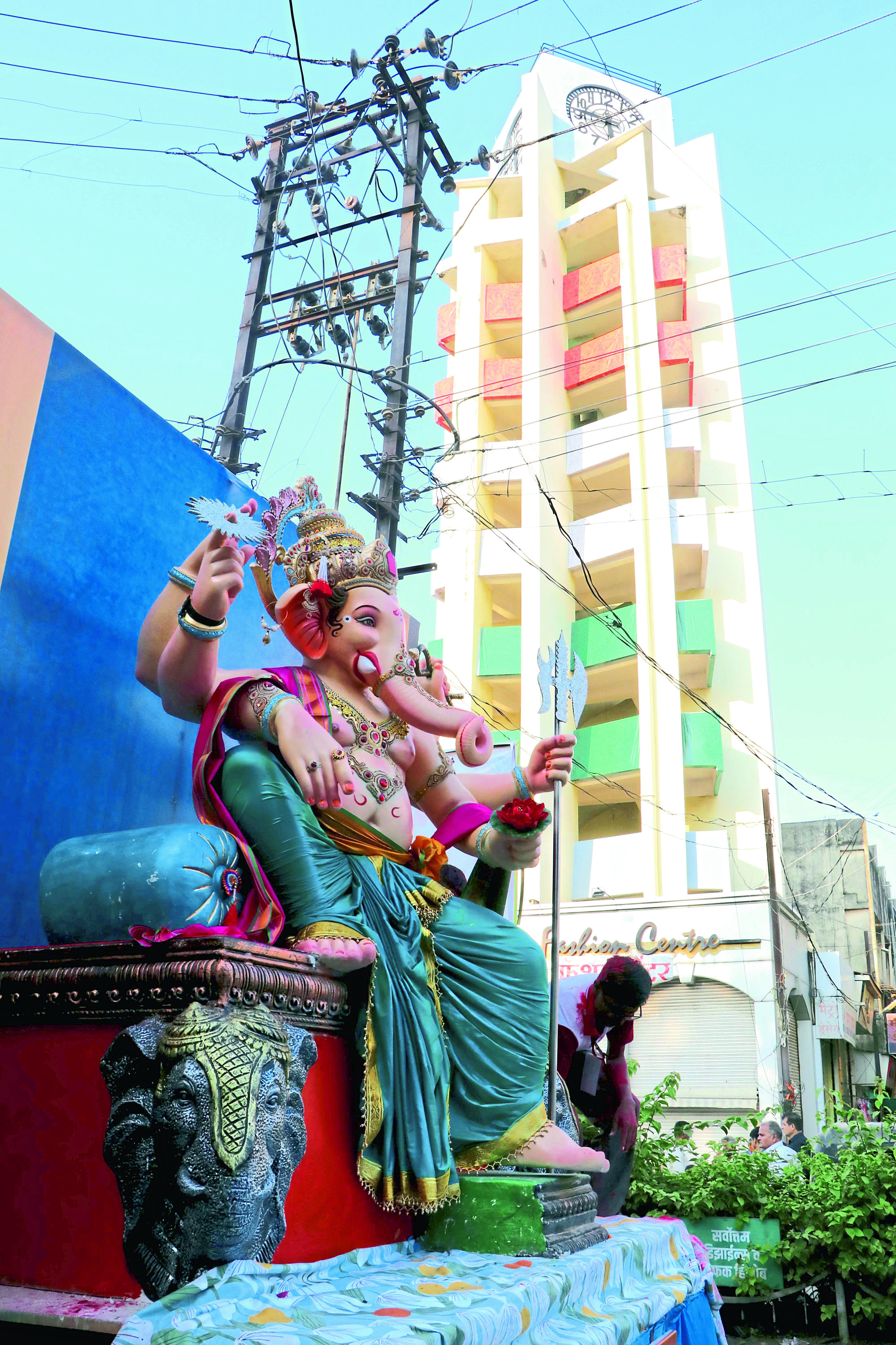 टॉवर चौकात आलेला पिंप्राळ्याचा राजा