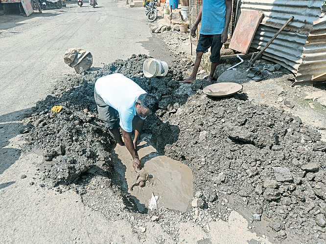 दुर्गंधीयुक्त पाण्याने नागरिक त्रस्त