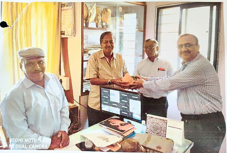 निवृत्तीनंतर लोकसेवेची निःस्वार्थी ओढ (सकारात्मका)