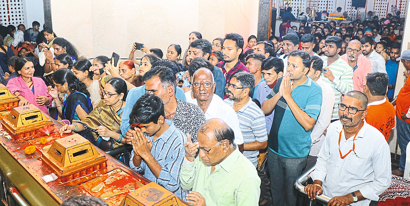 kalika mata mandir crowd