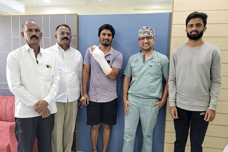 Renowned plastic and cosmetic surgeon Dr. Manoj Bachhav along with Roshan Sonwane and his family after successfully completing the very complicated and difficult surgery on the finger and replanting the finger.