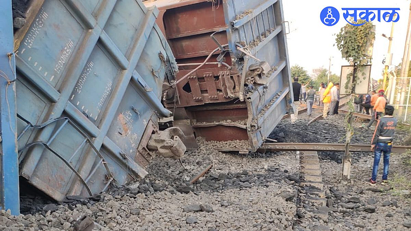 13 Mail-Express trains canceled due to freight train accident Impact on schedule 40 railway trains mumbai