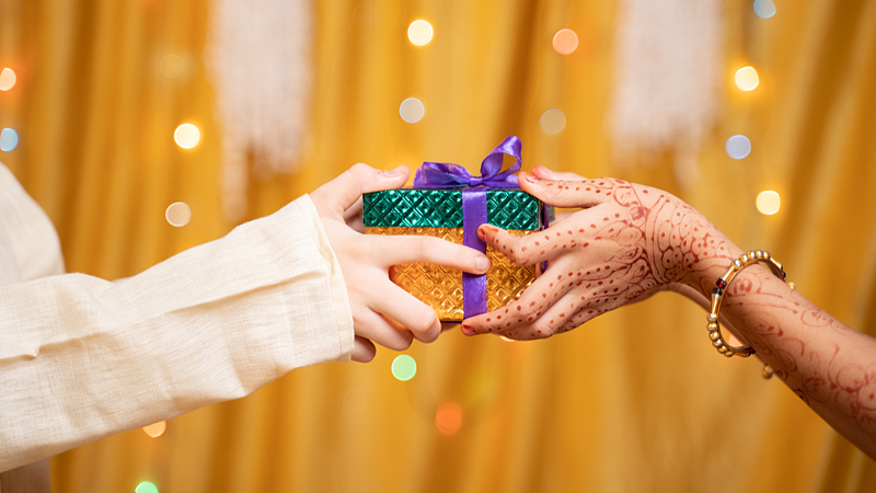 Best Gift For Bhaubeej gift your sister these great gadgets with price less than rs 1500