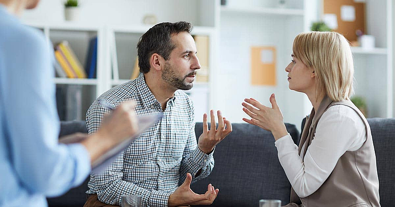 Relationship Tips : जोडीदारासोबतच्या रोजच्या भांडणाला कंटाळलाय? अमेरिकन कपल थेरपी करेल मदत