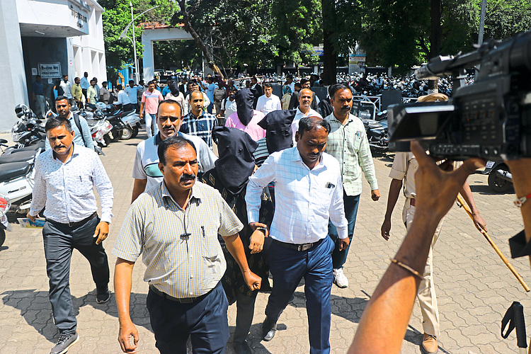 Police bringing PFI suspects detained by ATS team to court.