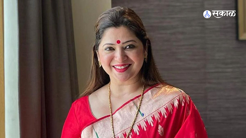 Deepali Sayyad Sushma Andhare Uddhav Thackeray Eknath Shinde maharashtra politics