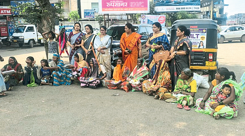 राजमाता जिजाऊ महिला संस्थेतर्फे
निराधार महिलांना साड्यांचे वाटप