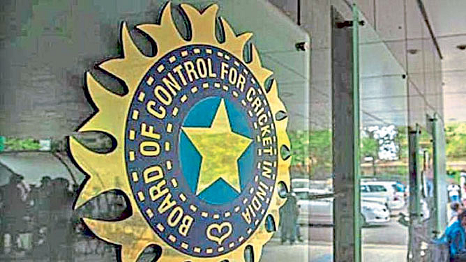 फटकेबाजी क्रिकेटच्या मैदानाबाहेरची !
