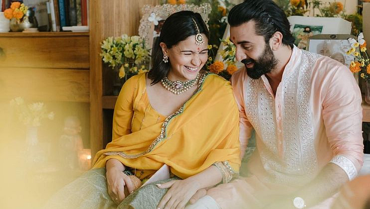 Alia Bhatt WIll Deliver Her baby in 'This' Hospital in Mumbai, due month to every details.