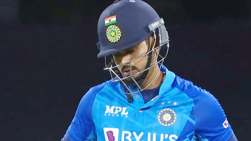 IND vs NZ Shreyas Iyer Hit Wicket