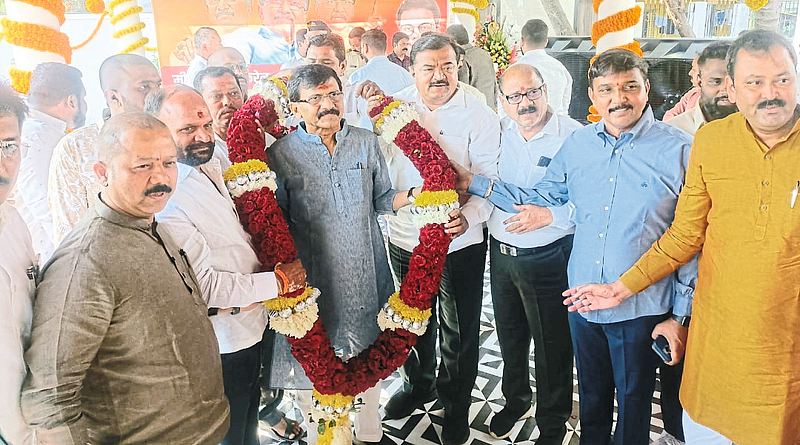 Shivsainiks During the visit of MP Sanjay Raut