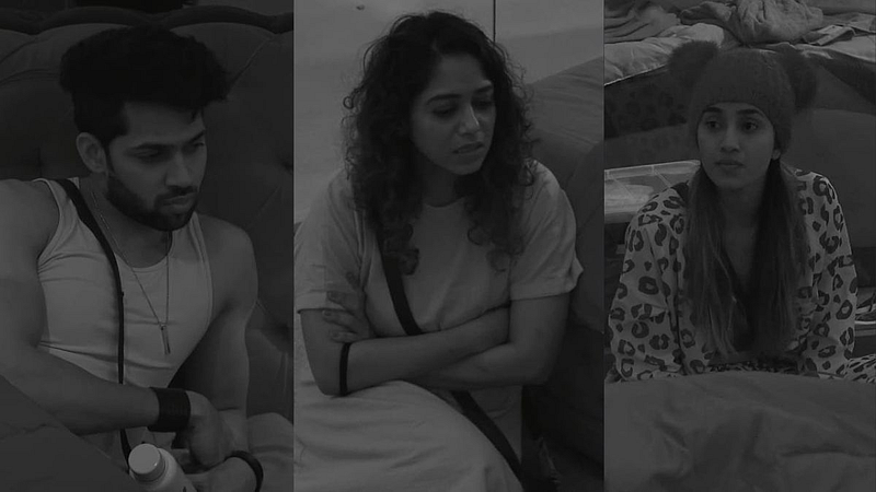yashashri gossiping with rohit shinde and samruddhi on other group Bigg Boss Marathi 4