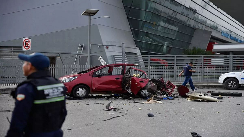 Ecuador Five Policemen Killed in Explosive Attack