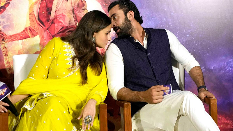 Alia Bhatt-Ranbir Kapoor WON’T ALLOW Friends To Meet Their Newborn Without A Negative COVID-19 Test