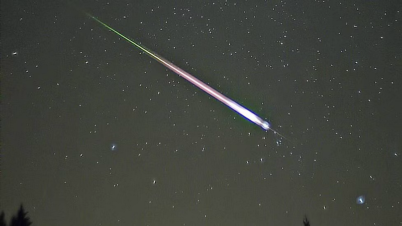 Leonid meteor shower representative picture.