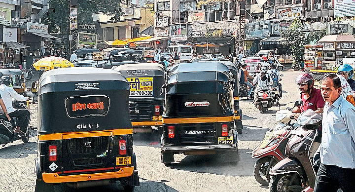 Due to encroachment, Sunday Karanja caused a traffic jam in the area.