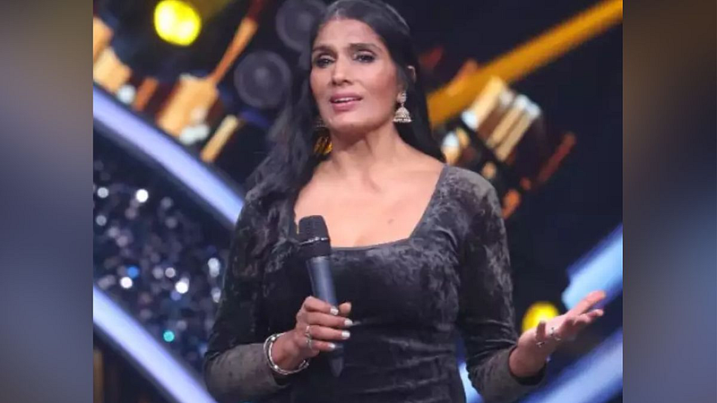 Indian Idol 13: Aashiqui Fame Anu Aggarwal Is Sad For Getting Cut Out From The Frame Sitting Next To Rahul Roy