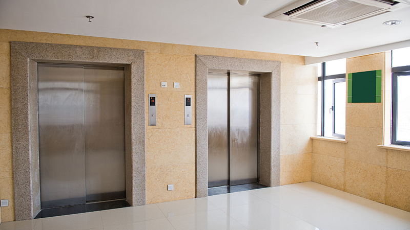 Lift collapses from seventh floor in Bhiwandi Two employees died case Filed