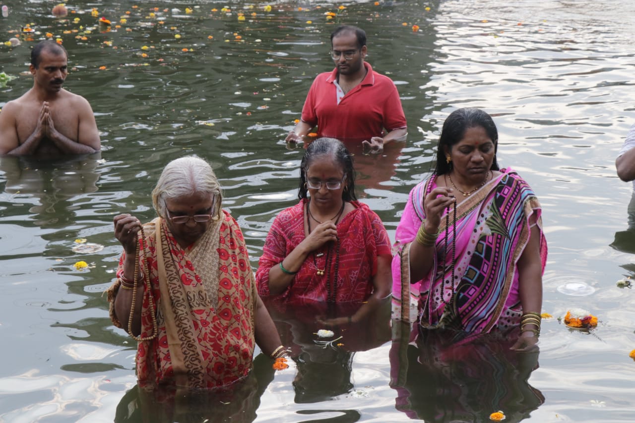 ग्रहण काळात नदीमध्ये उतरुन जप-तप आणि प्रार्थना केल्याने पाप क्षालन होती असे मानले जाते.