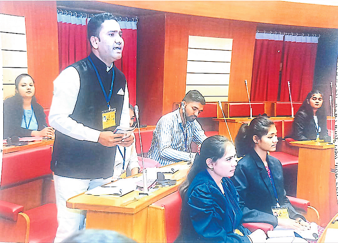Nagpur: Pramod Pawar from Chalisgaon raising the issue of free pass for girls before the Assembly Speaker