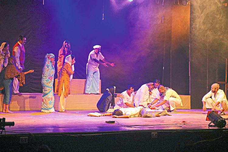 Actors of Bosch Fine Art Institute presenting scenes from the play Shityudh Sadananda in the state drama competition