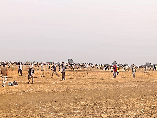 Because of the Shiva Mahapuran story, the cricketers have shifted their march from the college ground to the field in front of Aram Hotel.----