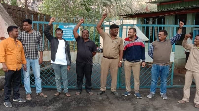 Protest against privatization of msedcl workers at Panshet vishwas salunkhe