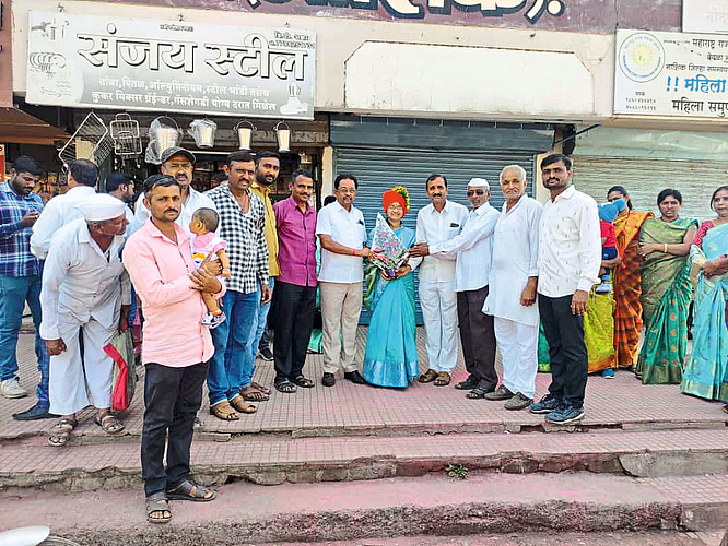 Villagers of Pimpalgaon (Va.) congratulating Sulabha Aher on her election as the Municipal President of Nagar Panchayat.