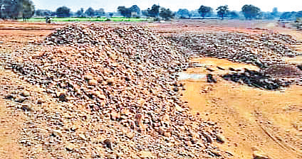Varangaon: Minor minerals stolen from private plots