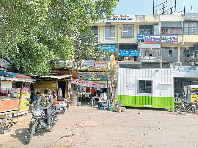पीएमपीएमएलच्या अतिक्रमणाने व्यापारी त्रस्त