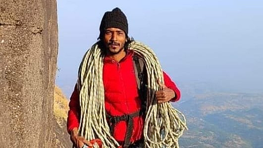 youth died after falling from broken Climbing Rope Tailbaila fort pune