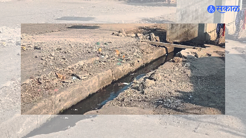 Taloda : An open drain without a slab in the Kalabhairav temple area